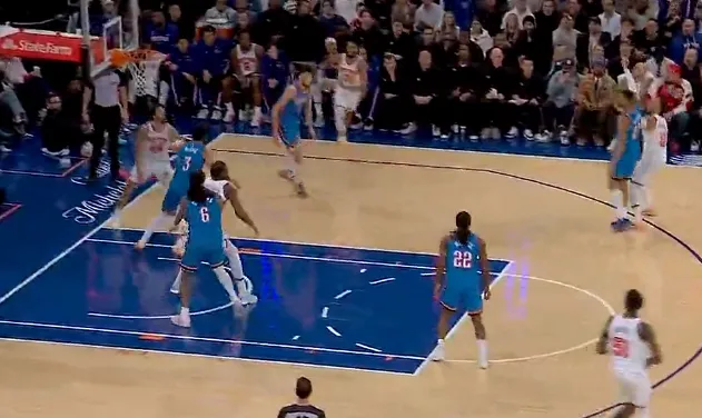 必赢体育-布伦森强投三分颠进篮筐，尼克斯两节时间落后两位数后追平